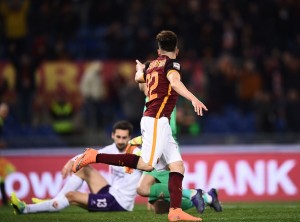 Roma's Italian forward Stephan El Shaarawy (C) celebrates after scoring a goal during the Italian Serie A football match Roma vs Fiorentina at the Olympic Stadium in Rome on March 4, 2016. / AFP / FILIPPO MONTEFORTE (Photo credit should read FILIPPO MONTEFORTE/AFP/Getty Images)