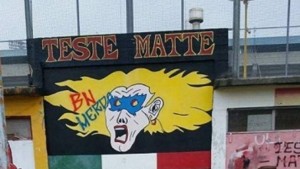 Storico murales imbrattato