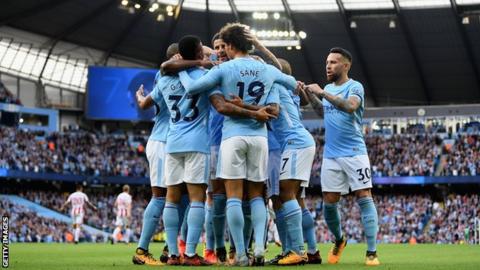Guardiola divora record, lotta accesa in coda
