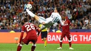 KIEV, UKRAINE - MAY 26:  Gareth Bale of Real Madrid shoots and scores his side's second goal during the UEFA Champions League Final between Real Madrid and Liverpool at NSC Olimpiyskiy Stadium on May 26, 2018 in Kiev, Ukraine.  (Photo by David Ramos/Getty Images)
