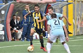 VITTORIA SUL FIL DI LANA PER LE VESPE